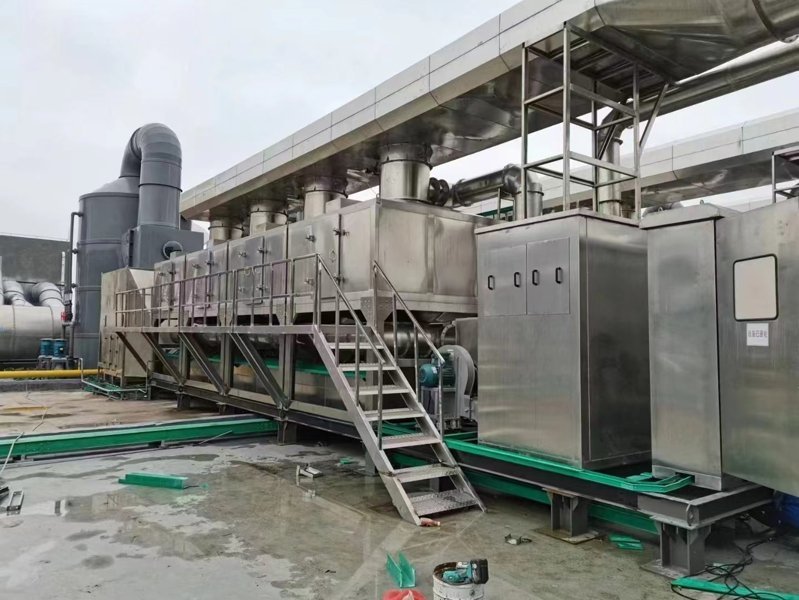 清遠(yuǎn)新材料公司 10萬(wàn)風(fēng)量活性炭吸附催化燃燒設(shè)備